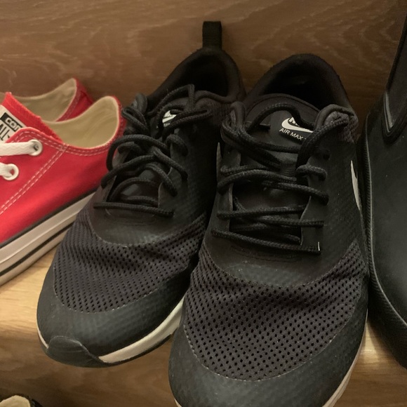 Tons of shoes - Picture 9 of 14